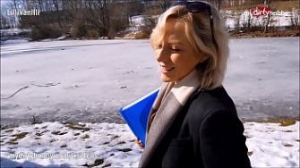 Любопытная студентка трахается в машине