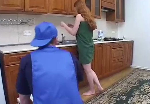 Зря она вышла перед бывшим зэком в халате