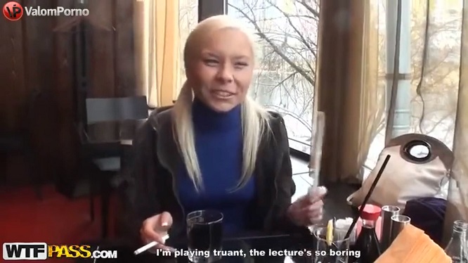 Куряка поехала на хату к трем пикаперам