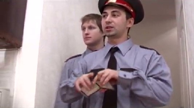 Два мента изнасиловали хозяйку притона при задержании