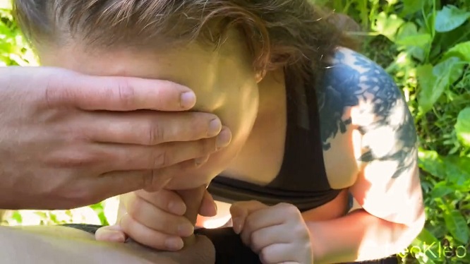 Поебал в жопу в лесу и выдал сперму в ротик