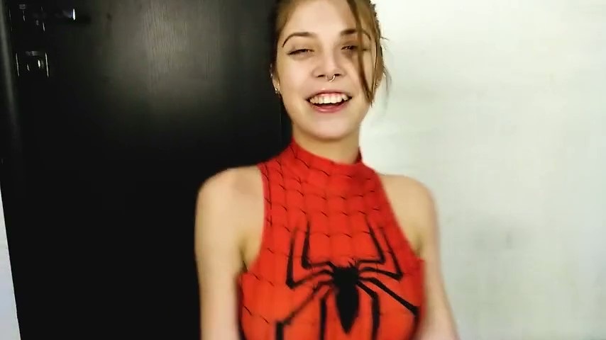 Прикупила костюм паучихи и дала себе присунуть между ляшек