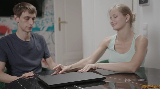 Парень туповат но телка решила соблазнить