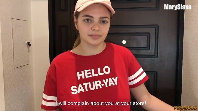 Девка отдалась клиенту чтобы не писал жалобу