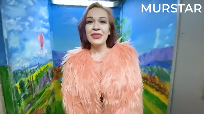 Отсосала незнакомцу на лестнице за деньги